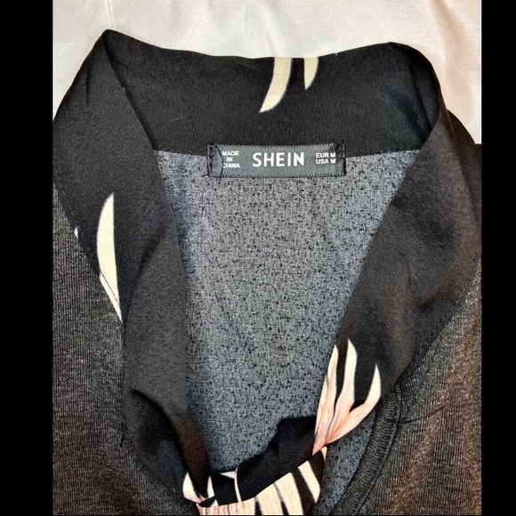 Blouse, Size Medium to Large, Runs Big - Picture 3 of 3